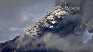 Мощное извержение Синабунга
